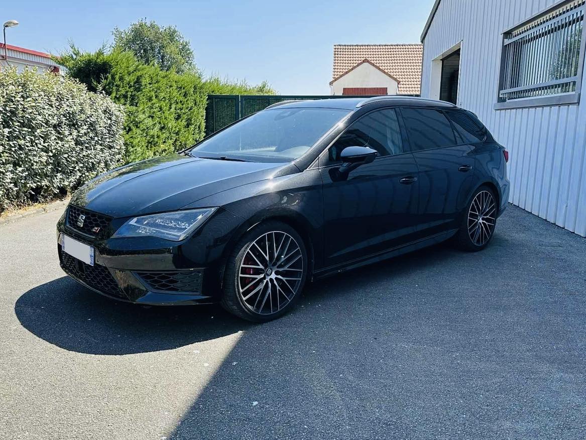 Peut être une image de voiture